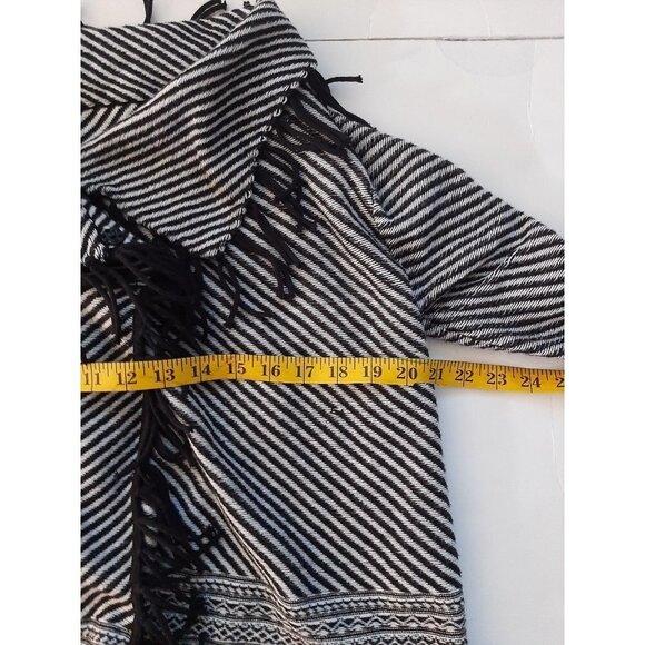 Chico's Multi Print Jacquard Cardigan Fringe Aztec Long Sleeve Size 1 Classic - Picture 9 of 13